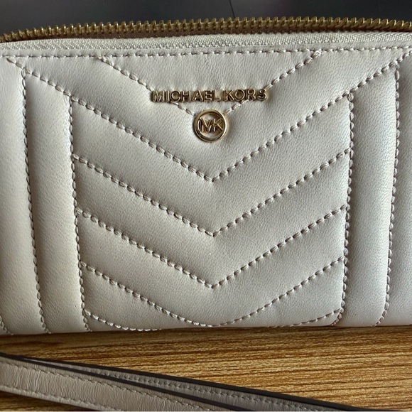 Michael Kors Blush Quilted Wristlet - Picture 5 of 12